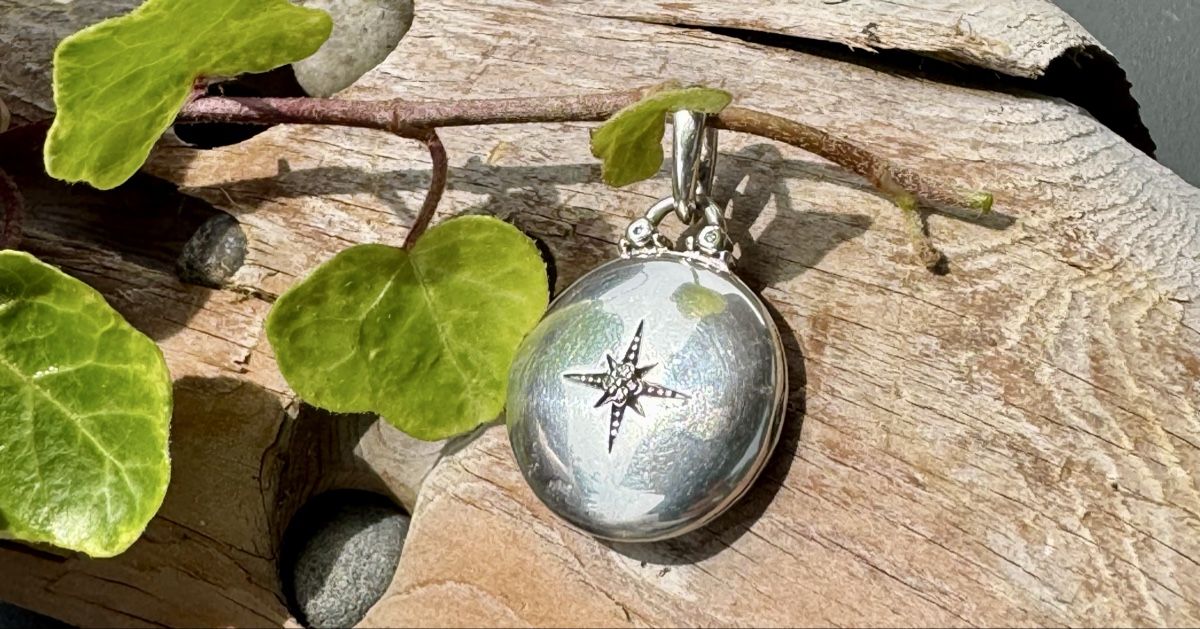 Thomas Sabo Ciondoli: Thomas Sabo Medaillon Silber 925 mit Zirkonia – Usato da Rüti ZH venduto da MapleLeaf62