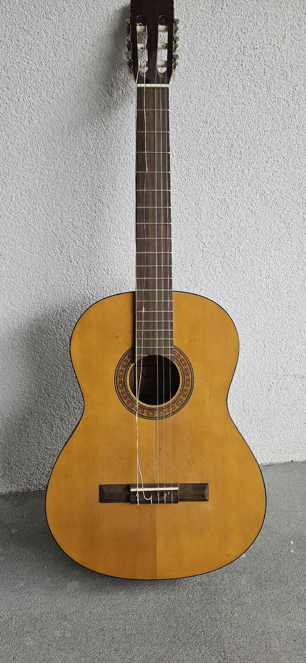 Strumenti musicali: Konzertgitarre Akustikgitarre gebraucht – Difettoso da Niedergösgen venduto da Sha1988