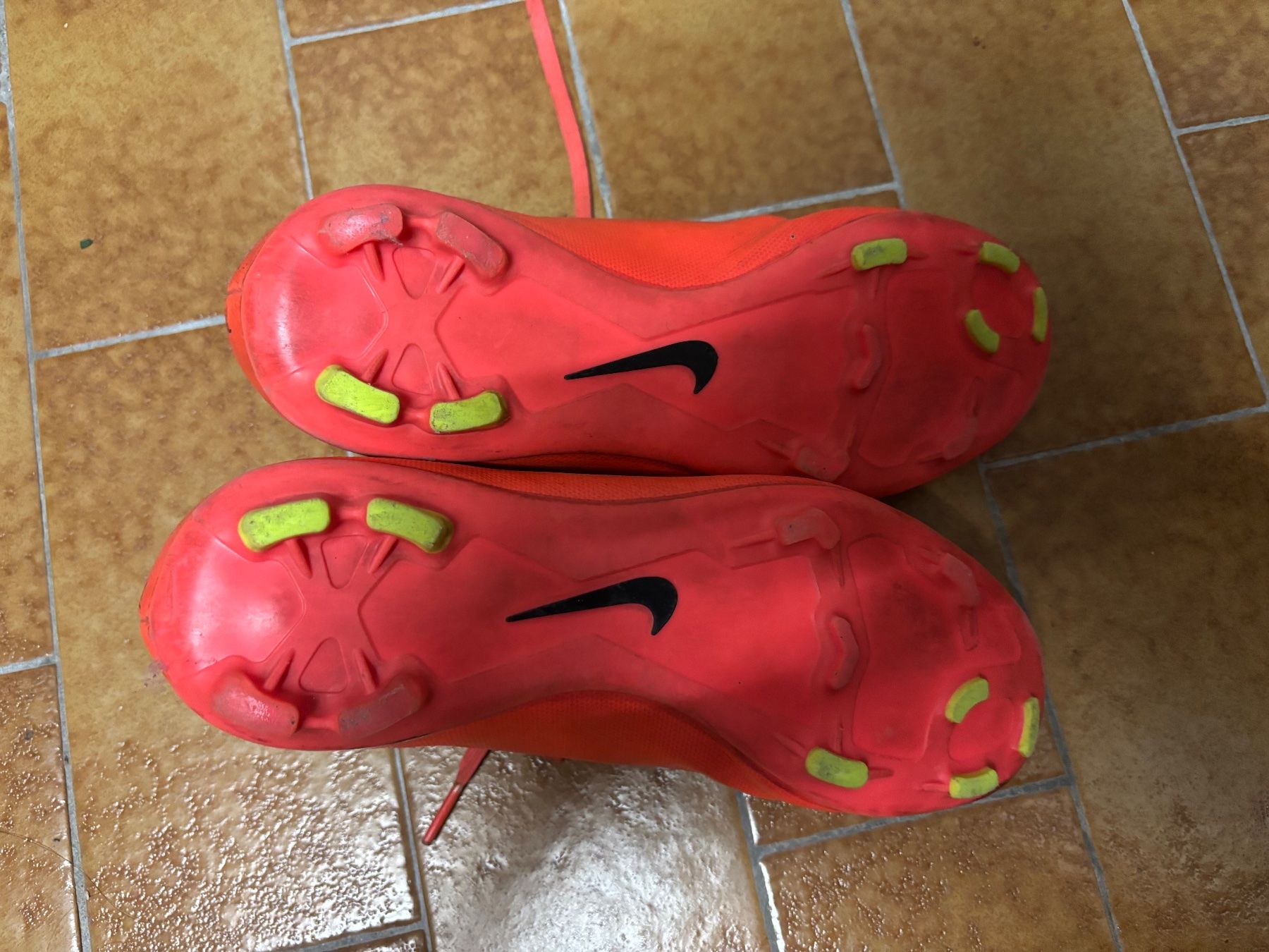 Scarpe da uomo: Fussballschuhe – Usato da ZOLLIKON venduto da FamilleArleti 2