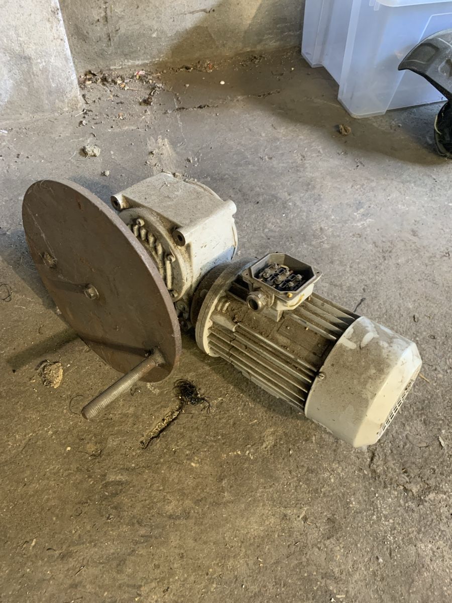 Motoren: Lenze Elektromotor mit Getribe  – Gebraucht aus Vinelz von Gj001