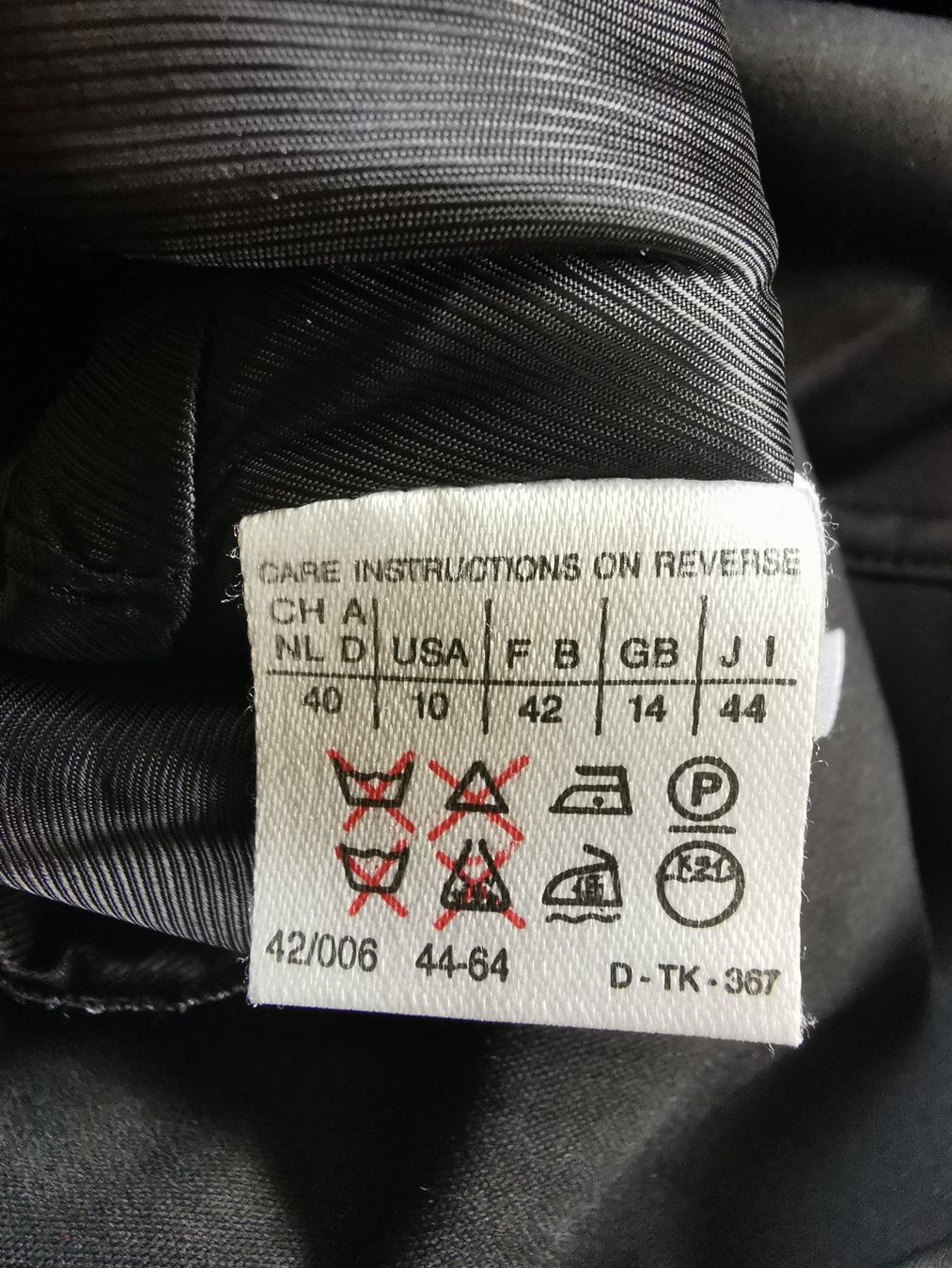 Max Mara Cappotti: Max Mara; schwarzer Regenmantel / Mantel Gr. 40 – Usato da Boniswil venduto da Totomat-Lady 4