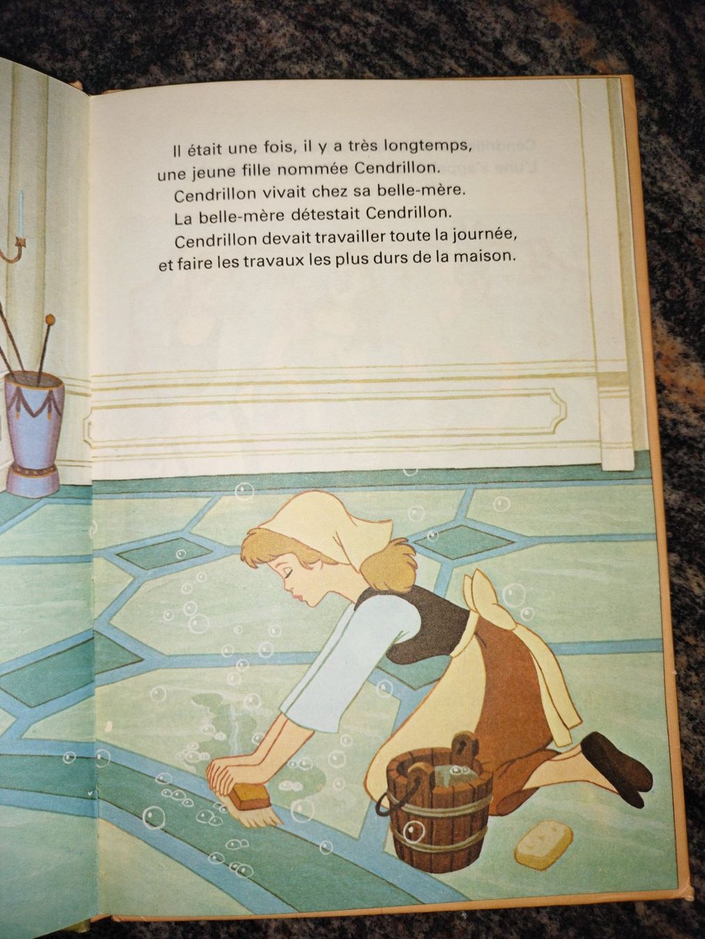 Libri: Cendrillon Mickey - Club – Usato da Cortaillod venduto da rozinna 2