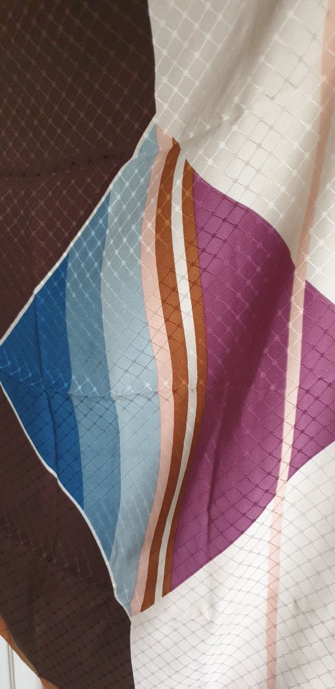 Valentino Foulards, Tücher & Schals: Foulard Valentino – Gebraucht aus Emmen von magelan 3