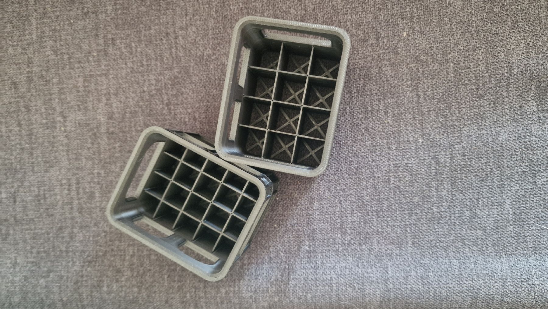 Tutte le decorazioni: 2x 3D Printed Bottle Crate Holder Black New – Nuovo e nell'imballaggio originale da Basel venduto da mar_jfl8 1