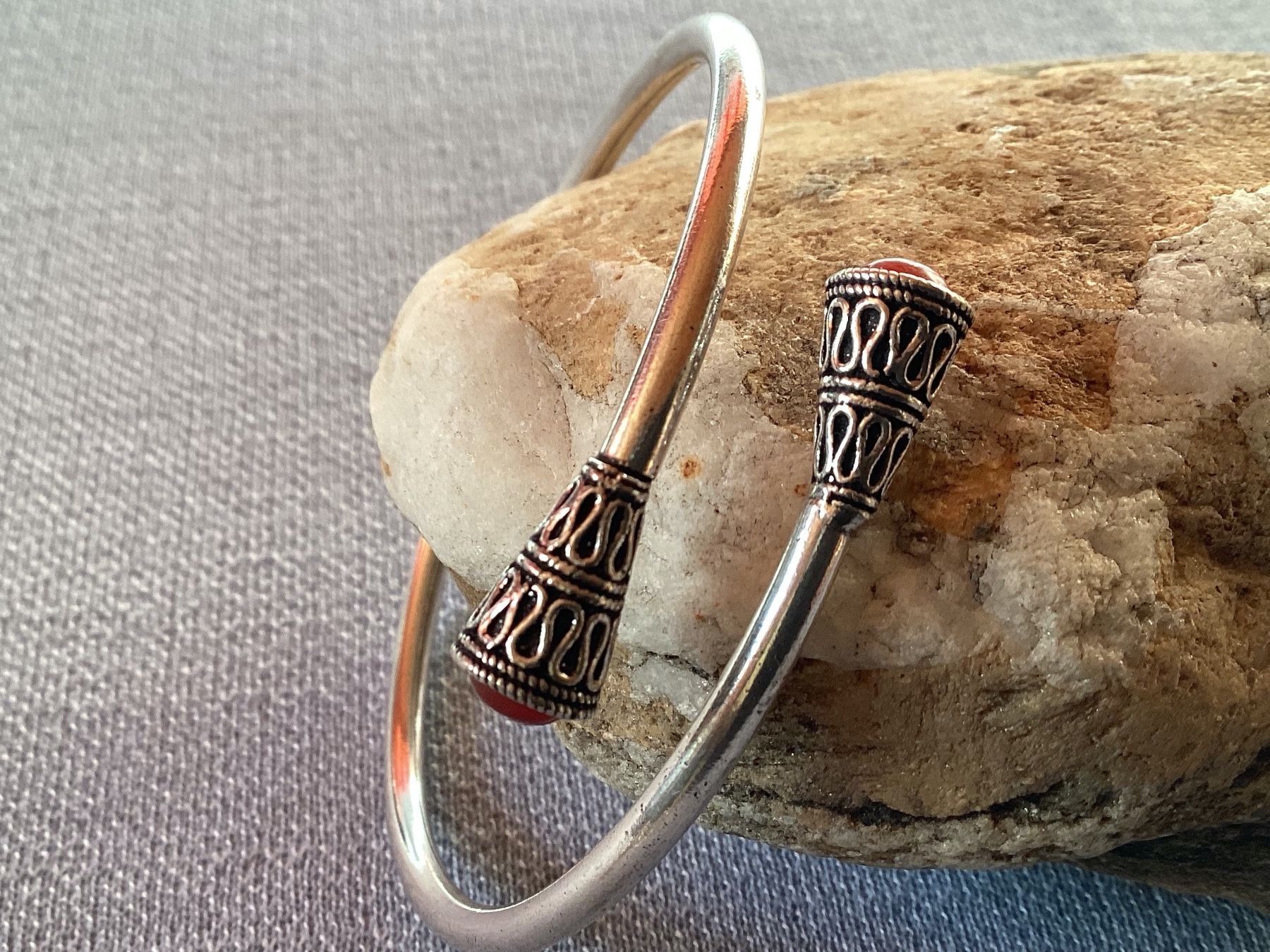 Bracciali & Braccialetti: Roter Achat  - Armband Armreif aus Silber mit Edelstein – Nuovo e nell'imballaggio originale da Basel venduto da La_Serenade