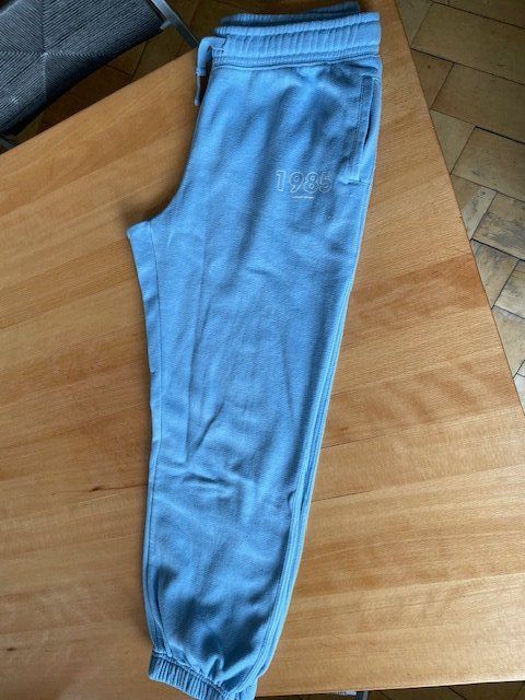 Hosen: Trainerhose Gr. M – Gebraucht aus St.Gallen von NOVEMBER01