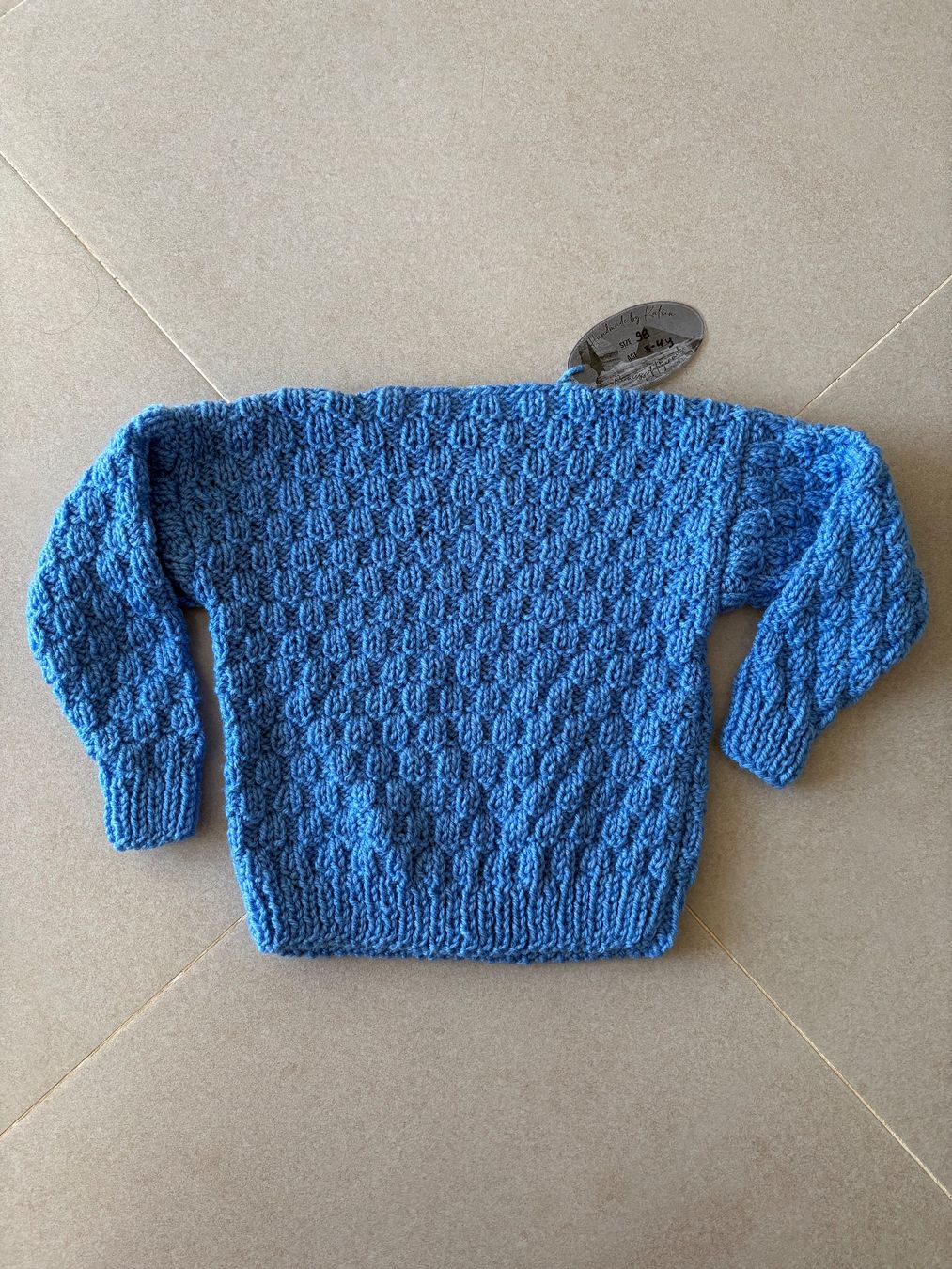Pulls et sweat-shirts: Gestrickter Pullover blau Kinder Grösse 98 neu Handmade – Neuf avec emballage d'origine à Basel par Tierschutz-Flohmi