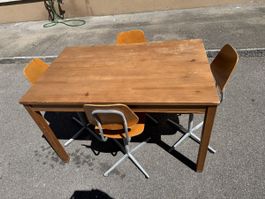 Holztischisch mit 4 Embru Stühle gebraucht