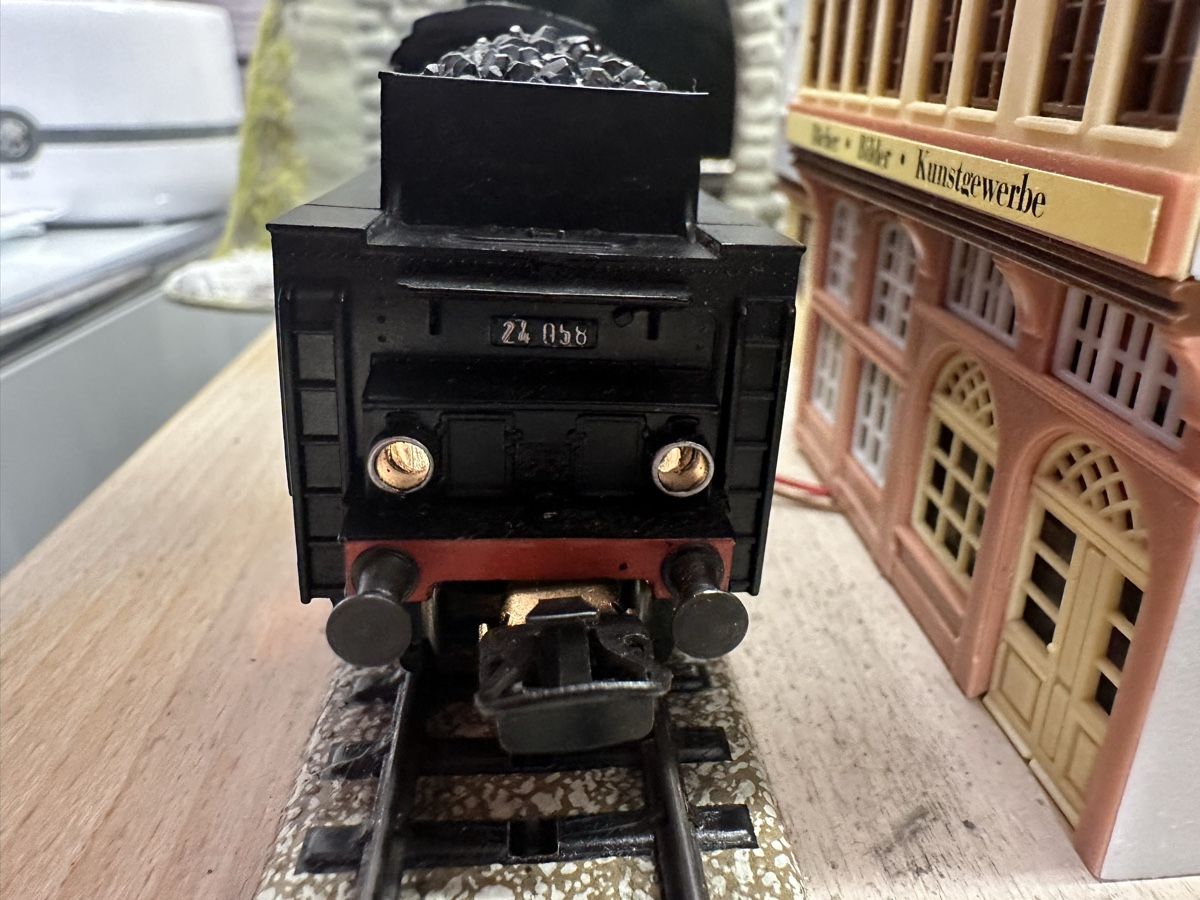 Märklin Modellini di ferrovie: Märklin 3003 DB BR 24 mfx digital – Usato da Lupsingen venduto da New-Haven 3