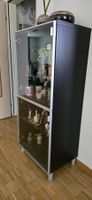 Vitrinenschrank schwarz mit Glastüren, gut erhalten! 🤩
