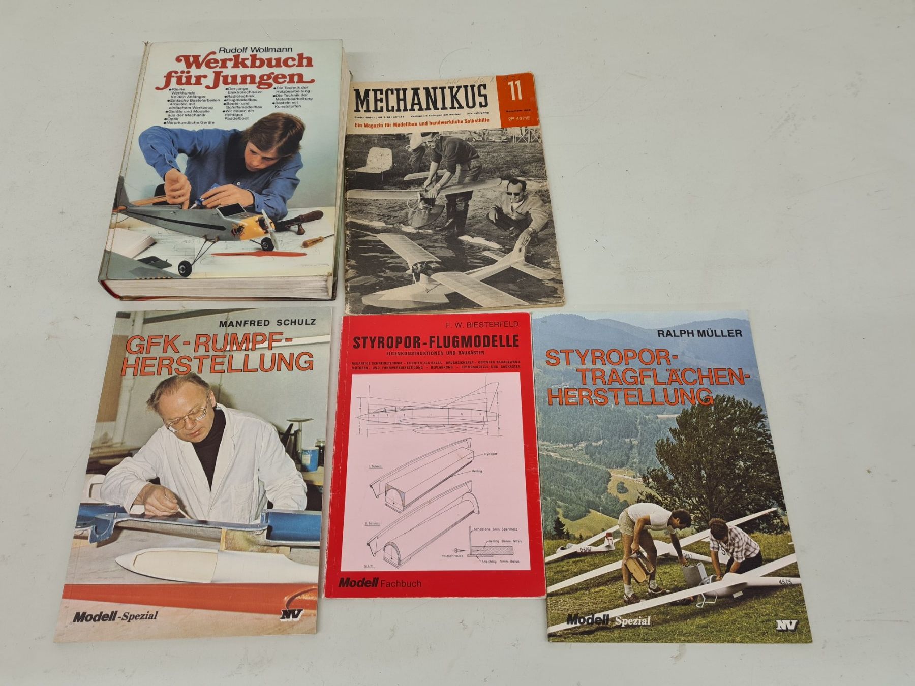 Libri: Bücher Flugmodelle und Bastelbuch – Usato da Vielbringen b. Worb venduto da Classictes
