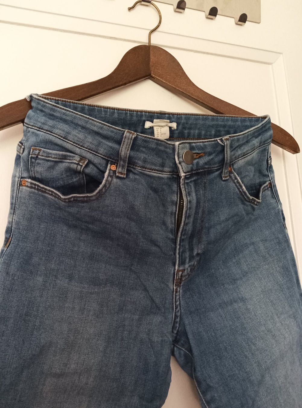 Jeans: Frühlings-Jeans, hellblau, Grösse 28 – Usato da Zürich venduto da Asteraki 5