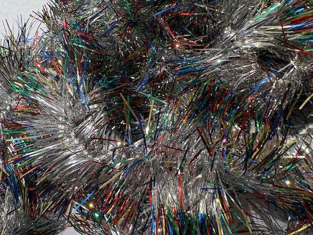 Tutte le decorazioni: Bunte Lametta-Girlande, Länge 2 Meter – Usato da Gossau/ZH venduto da amazonas66 1