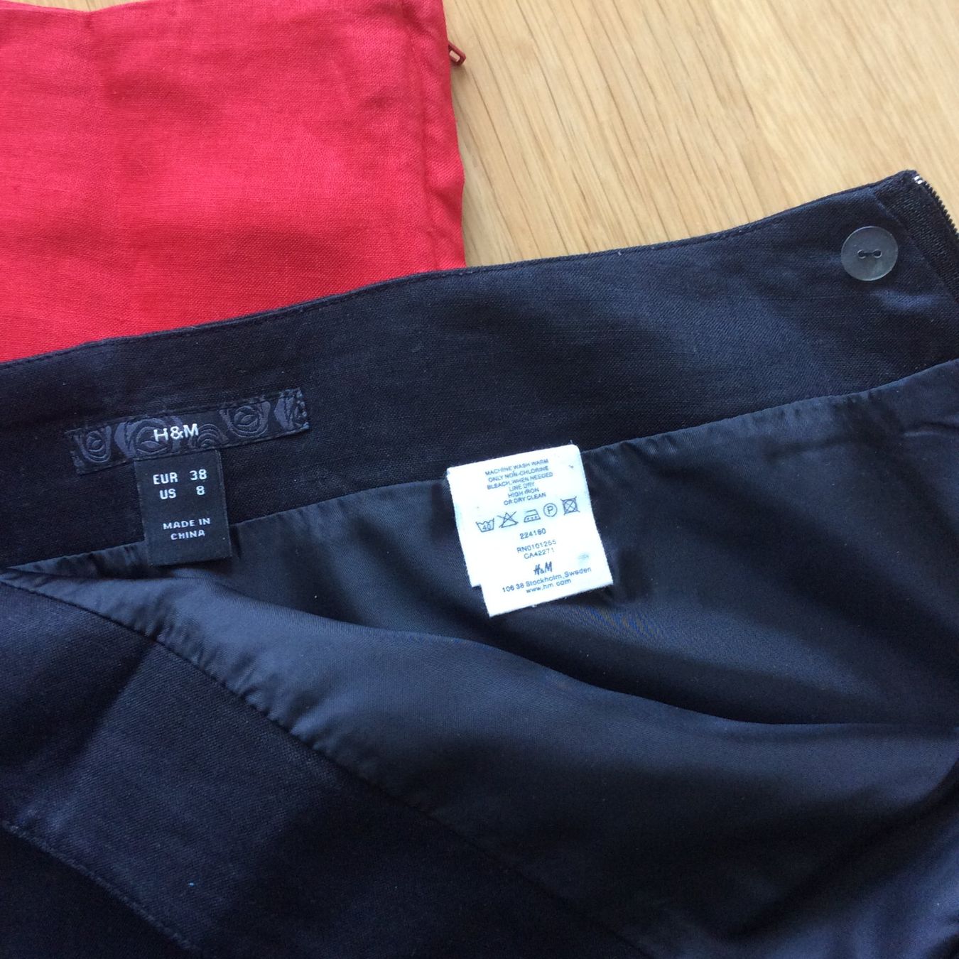 H&M Röcke: 2 knielange Röcke H&M – Gebraucht aus Ostermundigen von Wassernixlein 1
