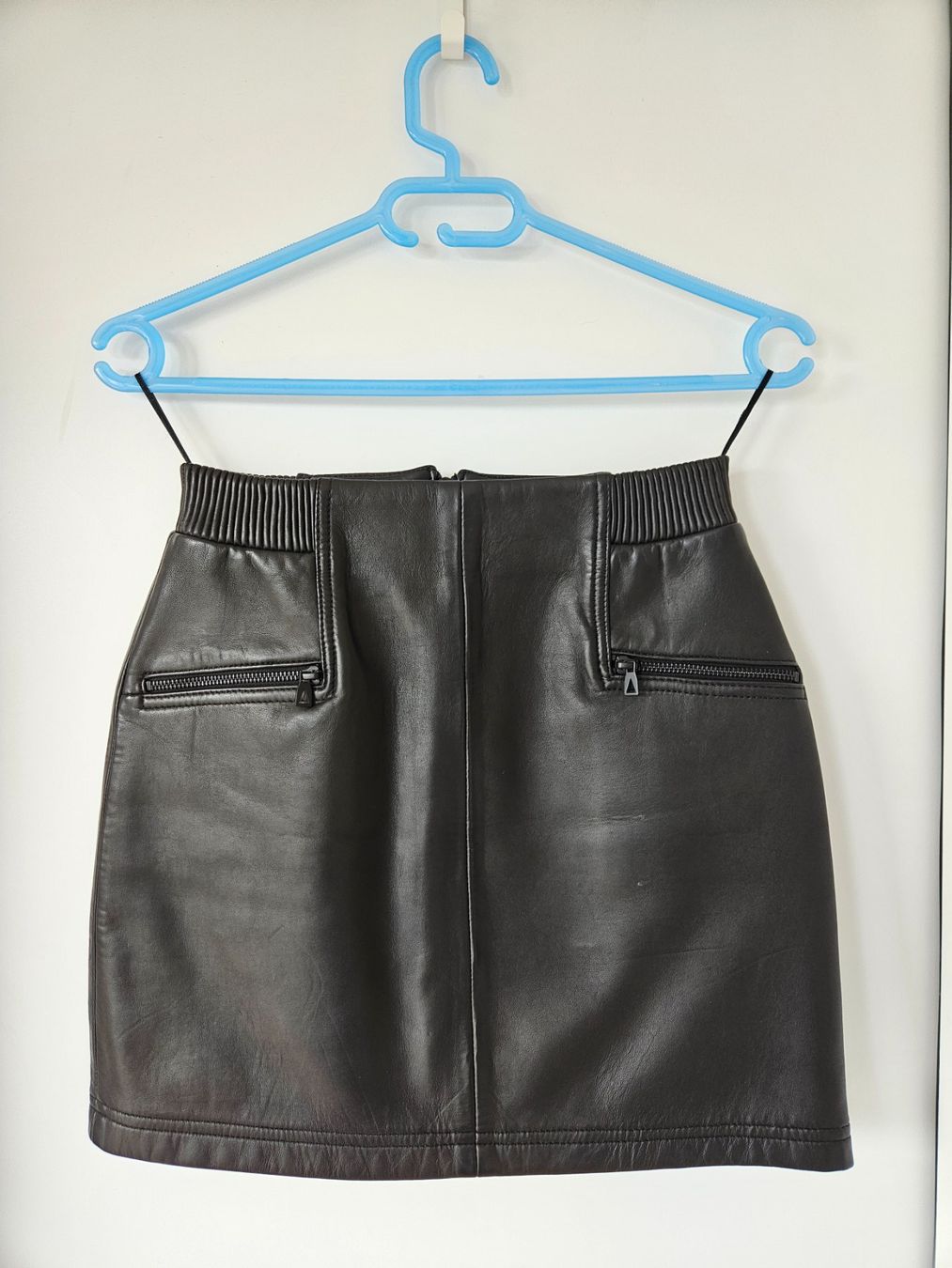 Jupes: 100% Leder Minirock (Gr 36) NEU – Neuf (Voir description) à Zürich par Aleick