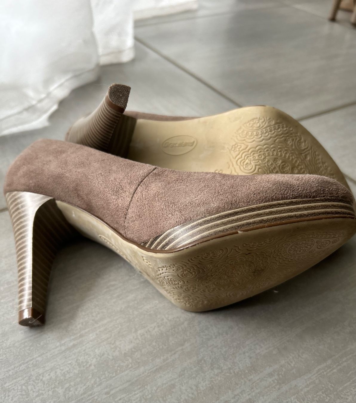 Graceland Scarpe da donna: Pumps Wildleder beige/grau – Usato da Hünenberg venduto da wiirv11 2