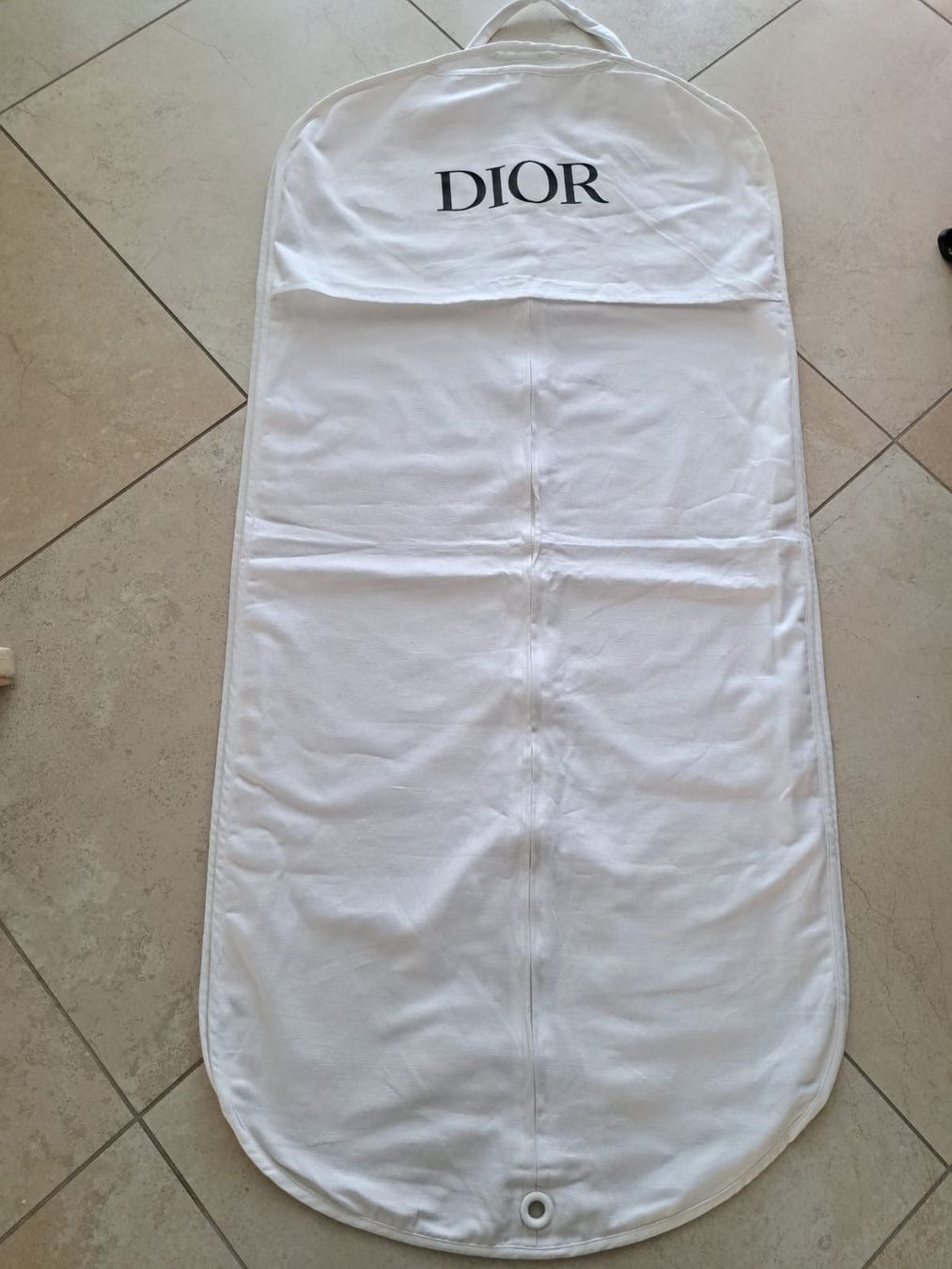 Guardaroba: toller Kleidersack von DIOR – Nuovo e nell'imballaggio originale da Neuhausen am Rheinfall venduto da mariess