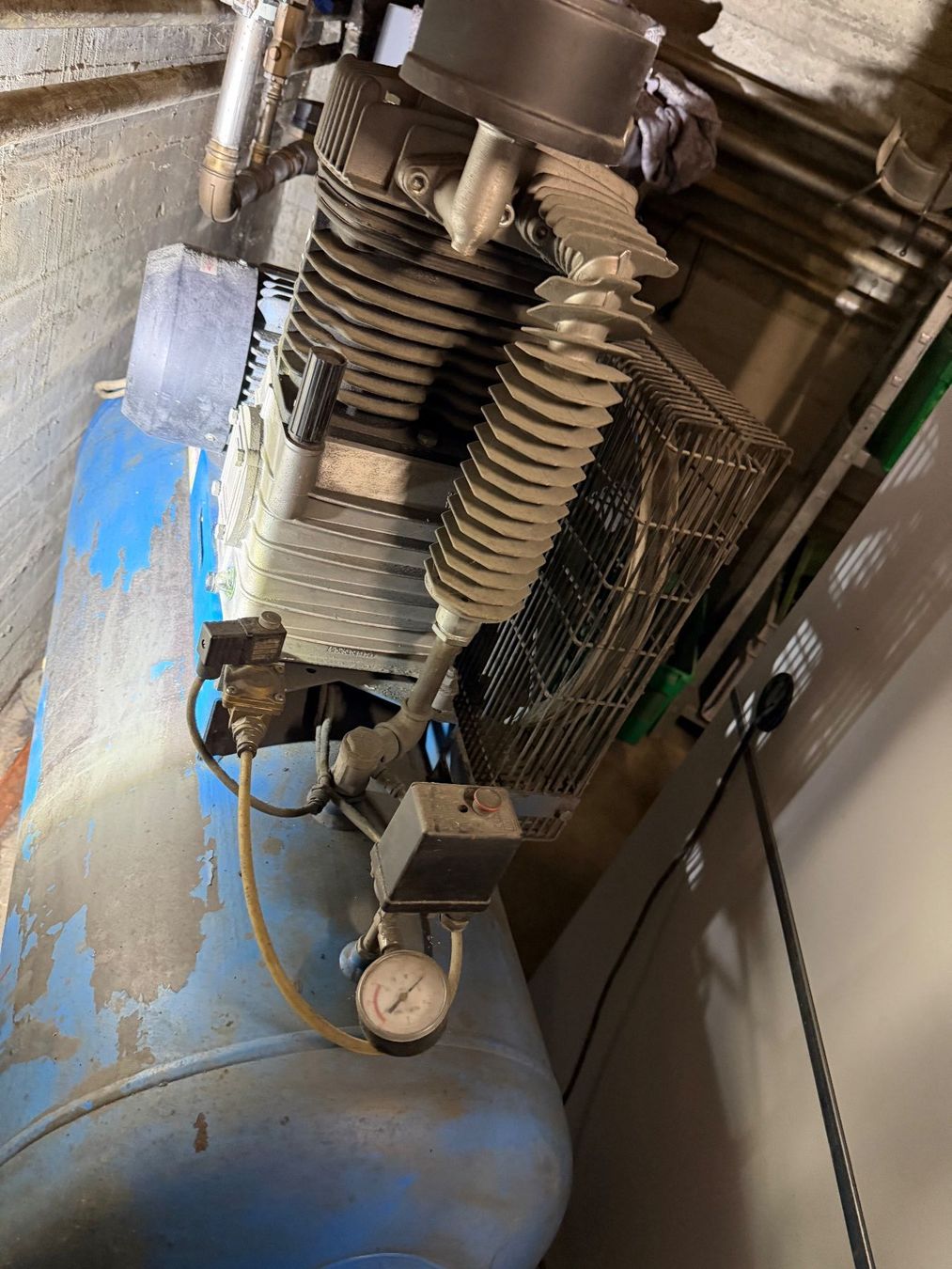 Compresseurs: Luftkompressor 270 L – D'occasion à Basel par maya2110 1