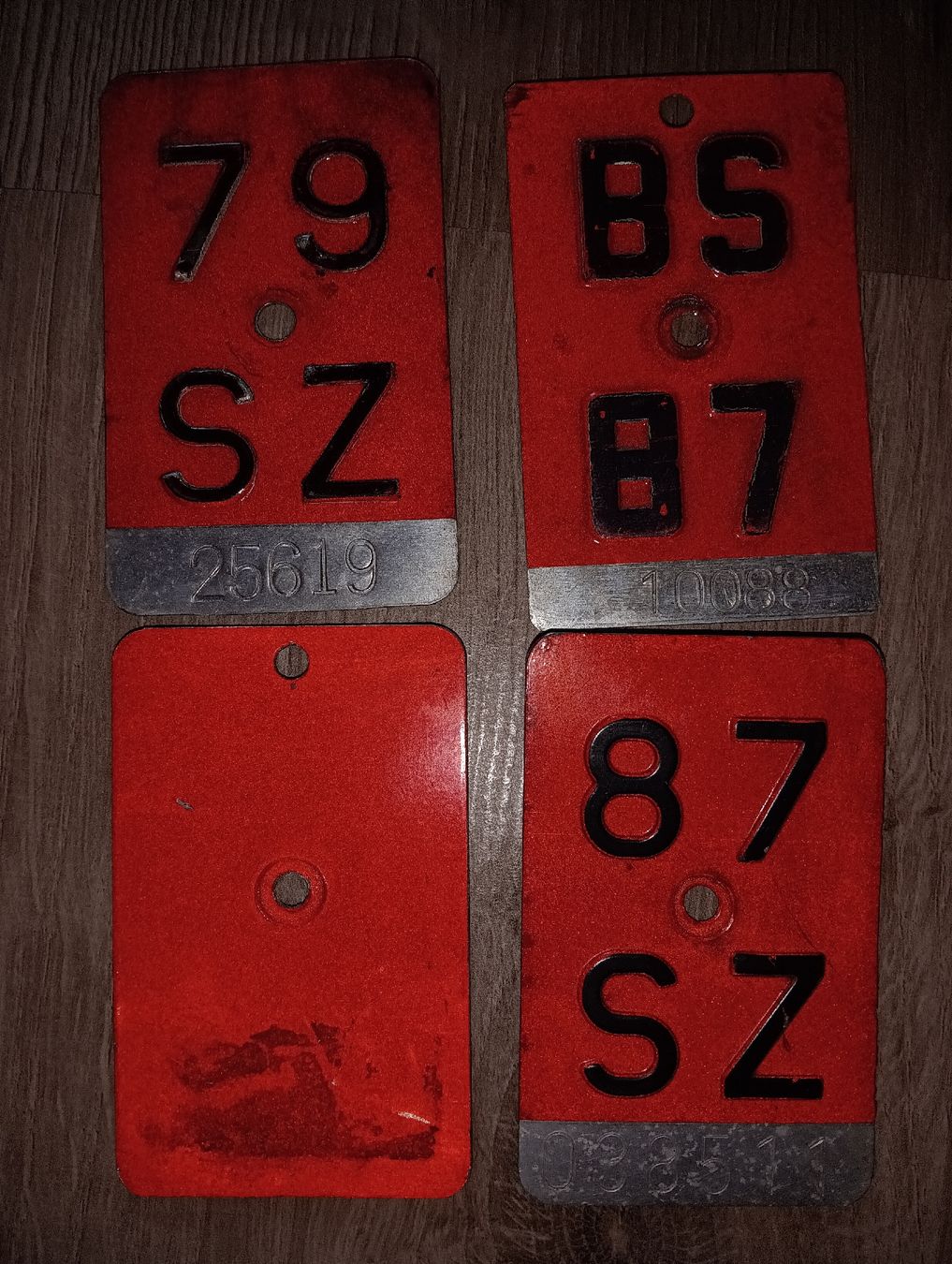 Schilder: Nummernschilder rot CH alte 14 Stk.  – Gebraucht aus Uznach von phi_8scs 2