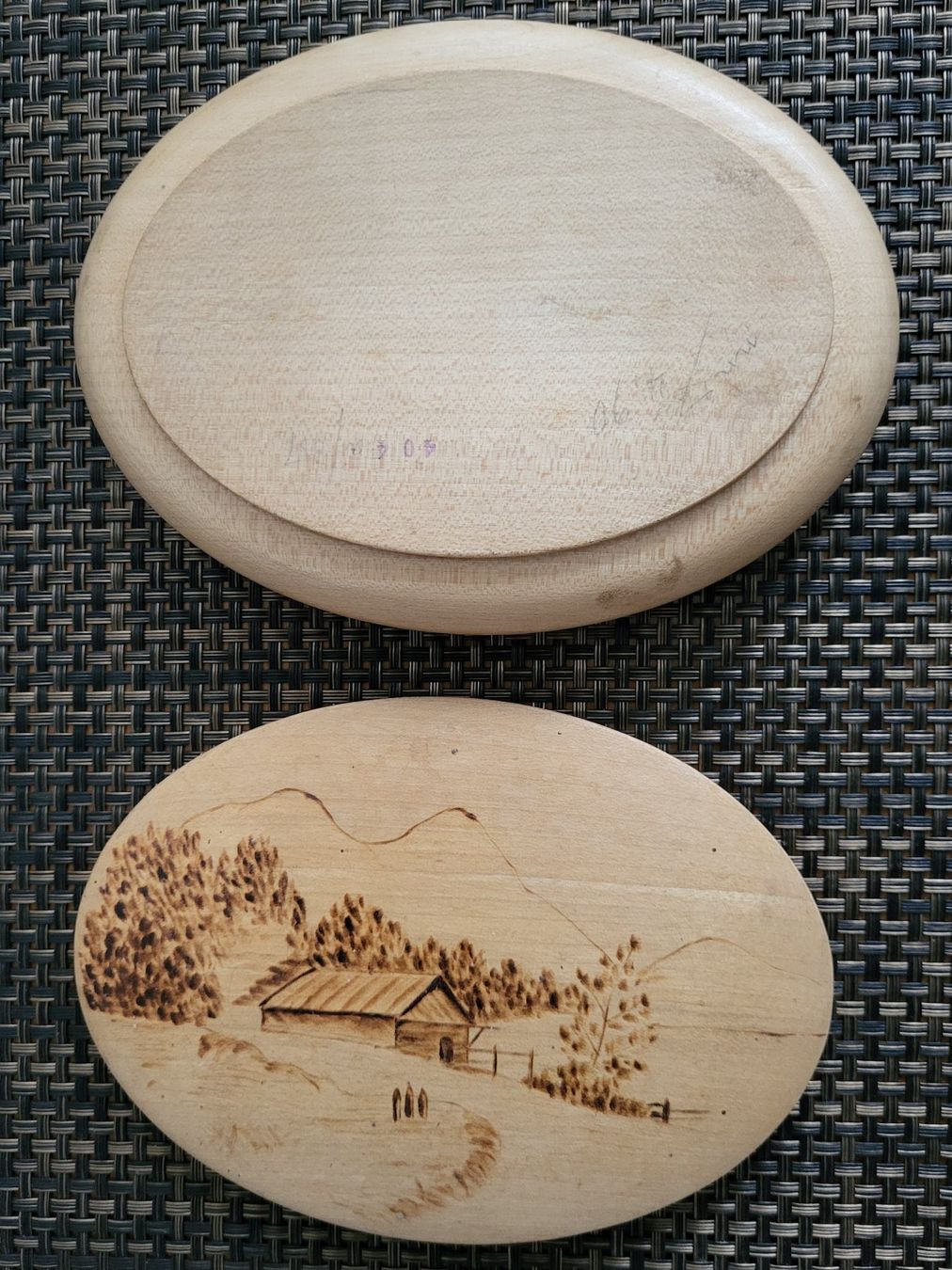 Holzartikel: Holz Schatulle - oval - Brandmalerei – Gebraucht aus Eschlikon TG von Hirzliblick 2