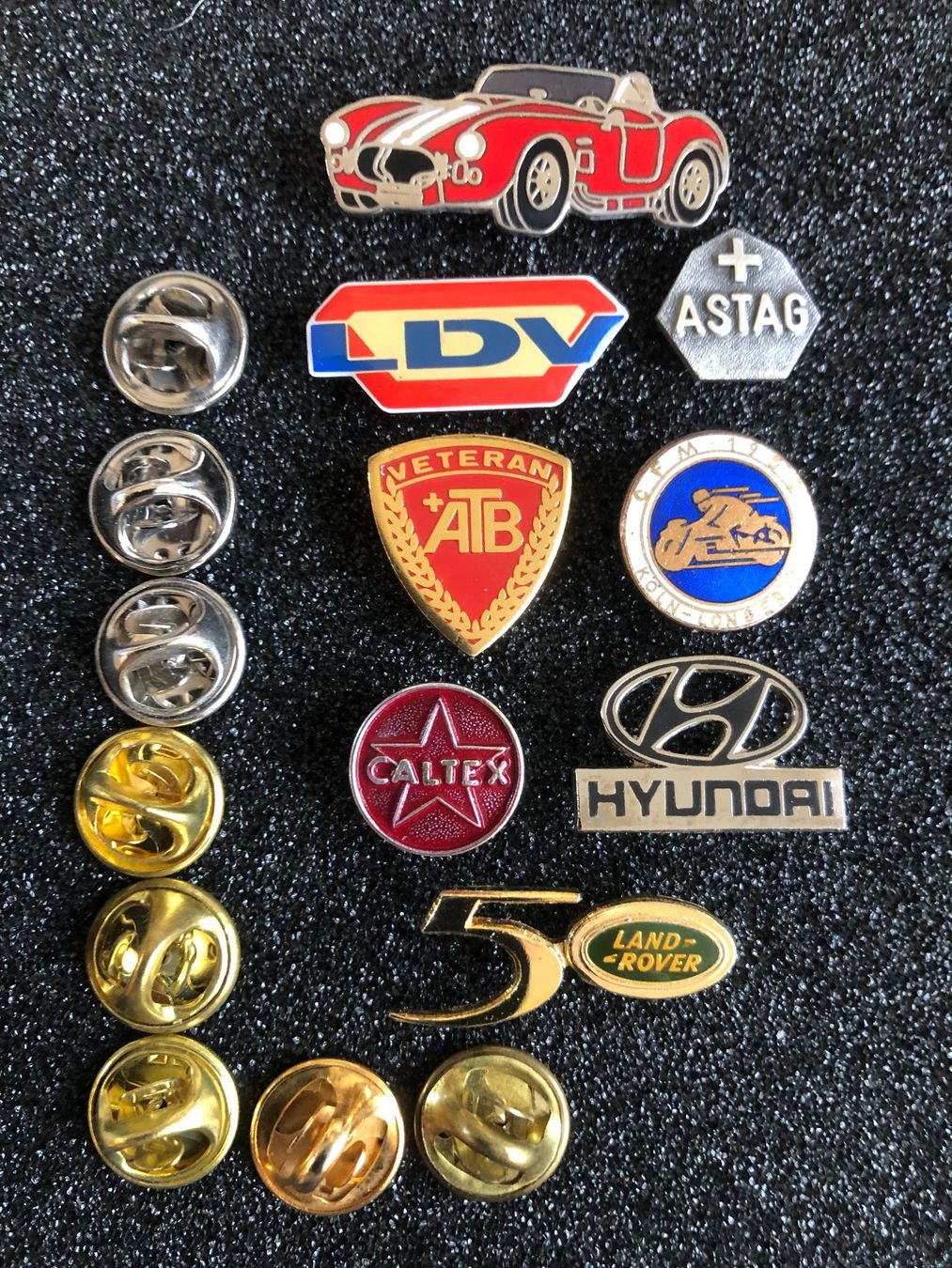 Placchette & Badge: 8 Auto + diverse Pins, schöne Stücke – Usato da Zell ZH venduto da humarosch