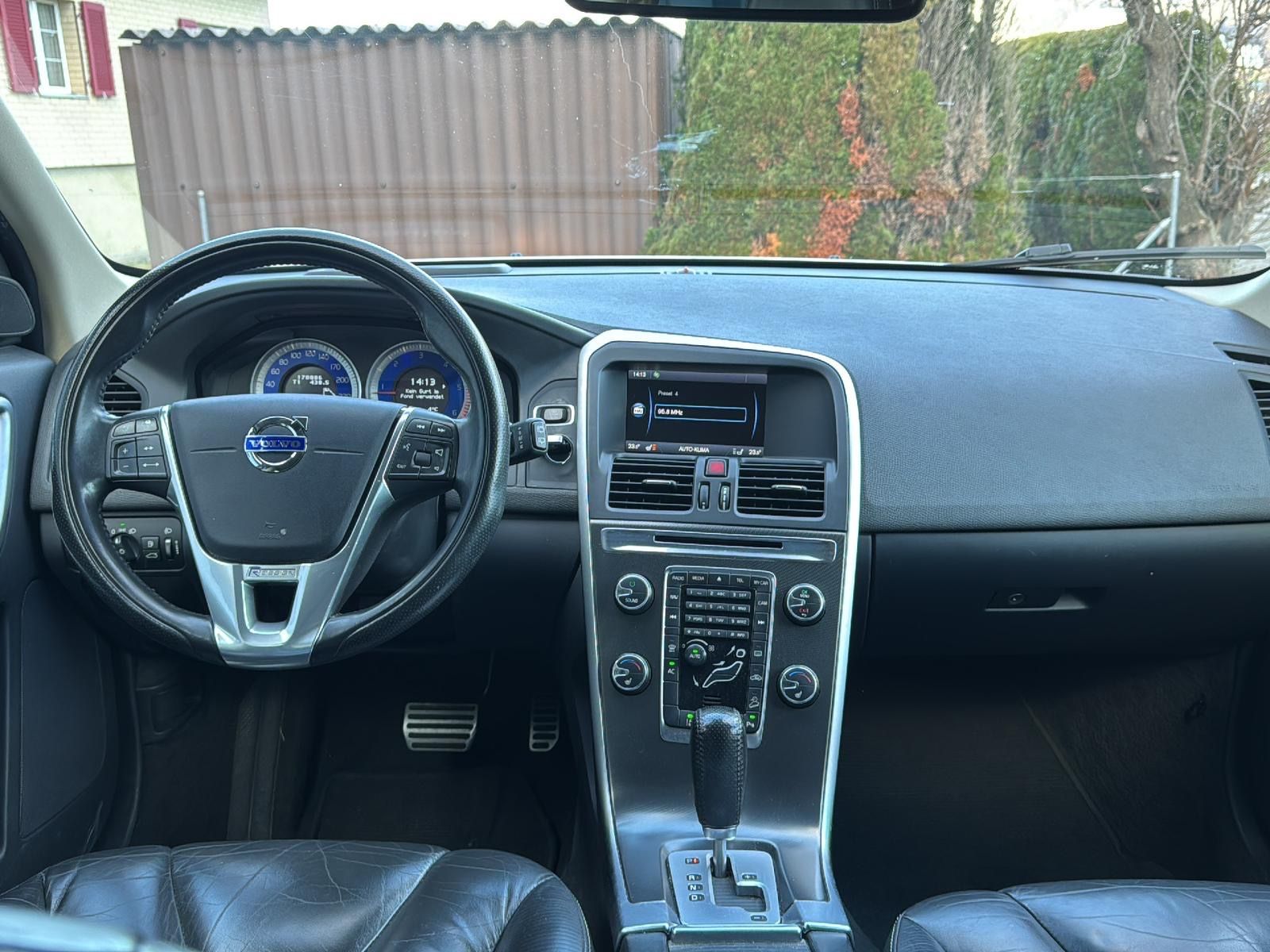 Volvo Automobili: Volvo XC60 R-Design AWD mit AHK Automat! – Usato da Näfels venduto da 8532_ 6