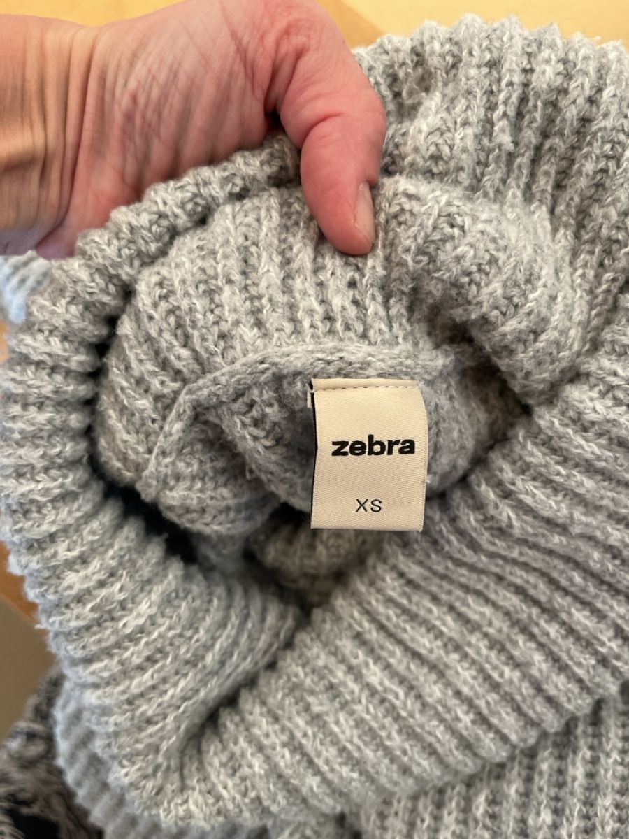 Maglioni & Felpe: Longpullover Zebra Gr. CS – Usato da Röschenz venduto da Annakournikova 2