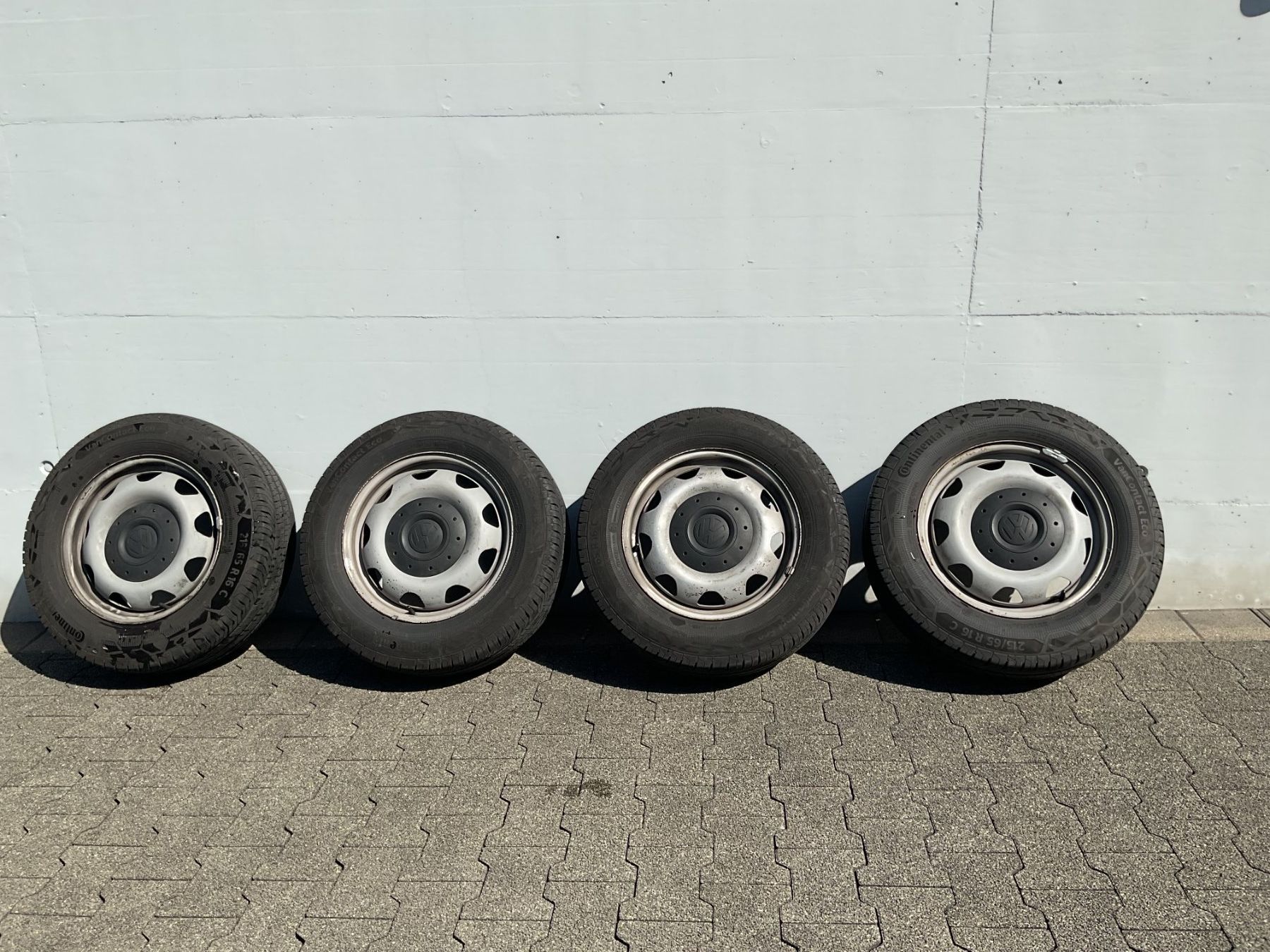 Continental Pneus & Roues: VW T5 Stahlfelgen mit neuwertigen Pneus – D'occasion à Kaltbrunn par KEPE_57