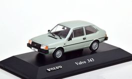 Volvo 343 1976-1982 hellgrün met. / schwarz   1:43 von Atlas