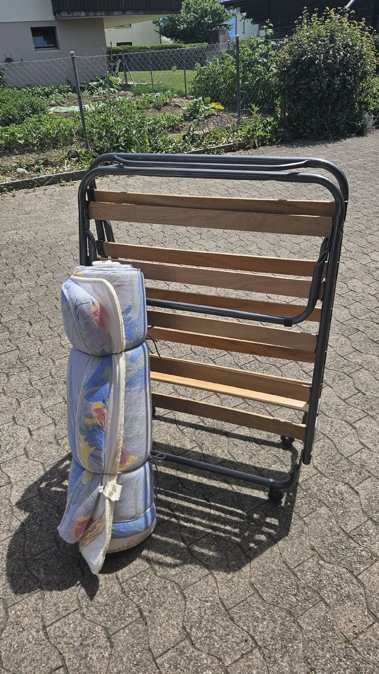 Betten: Klappbett 80x200cm mit Matratze – Gebraucht aus Tuggen von Cbond007 1