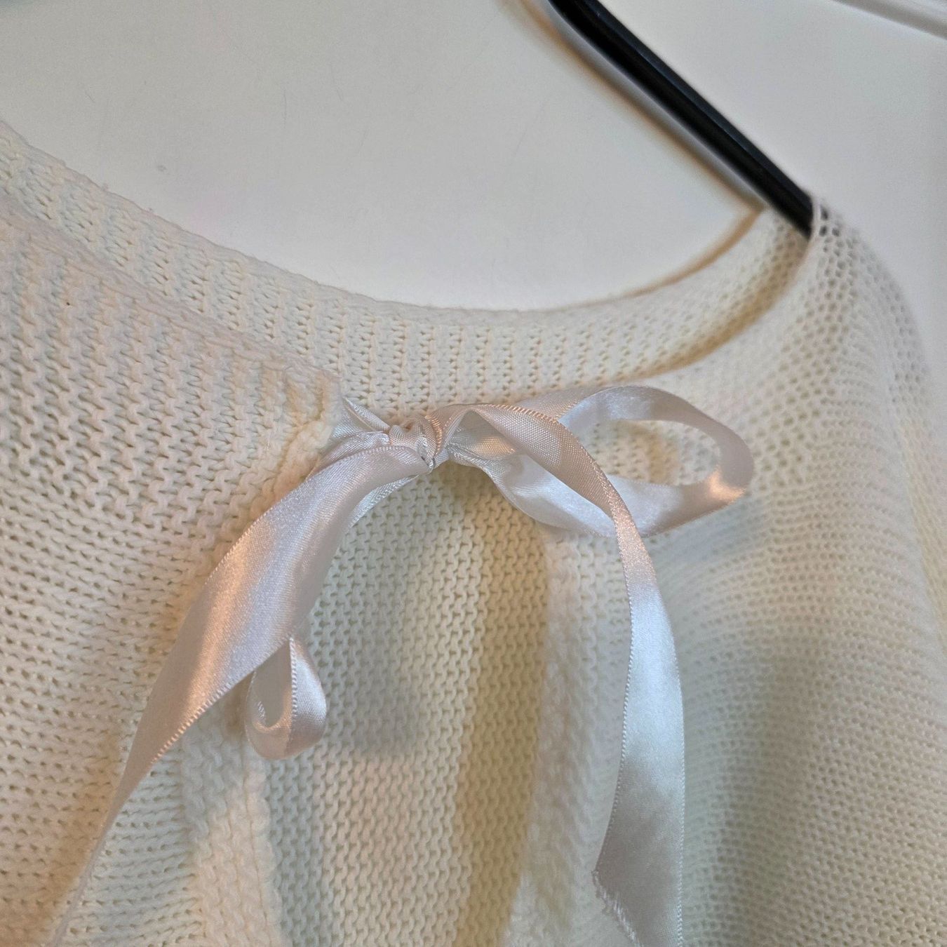 Pulls & Sweat-shirts: Fledermaus Pullover Creme M/L Schleife Rücken Oversize – D'occasion à Wald ZH par CapLux 3