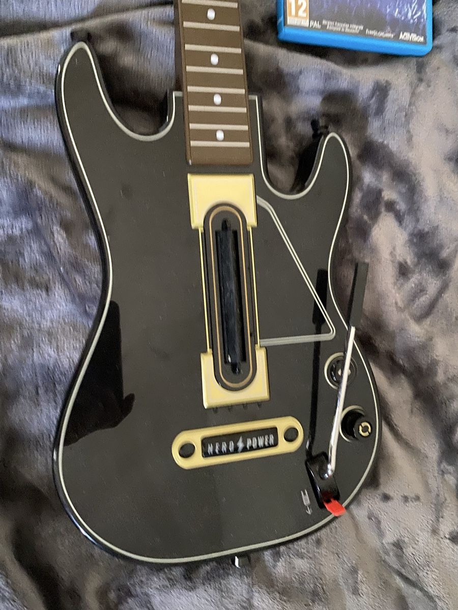 Nintendo Giochi: Guitar Hero Live Wireless Guitar Controller Wii – Usato da Lignières venduto da The_assistant 1