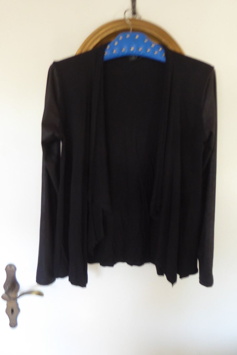 Lots de vêtements: 4 Jacken 1Bluse Gr S TEDDYS Amisu H&M ect – D'occasion à Sargans par Benziner 2
