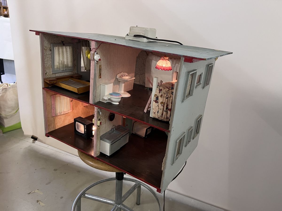 Case e mobili per bambole: Retro Puppenhaus mit Beleuchtung, Transformator, Top! – Usato da Winterthur venduto da schenker02 2