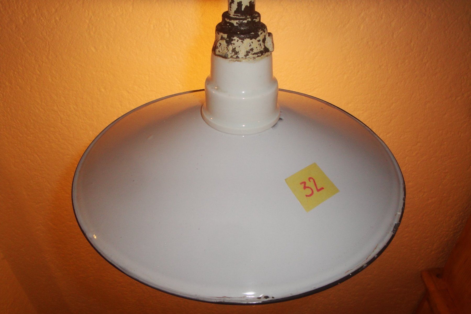 Lampade: Kellerlampe mit Emaillierter Lampensch. – Usato da Zürich venduto da Paykan 6