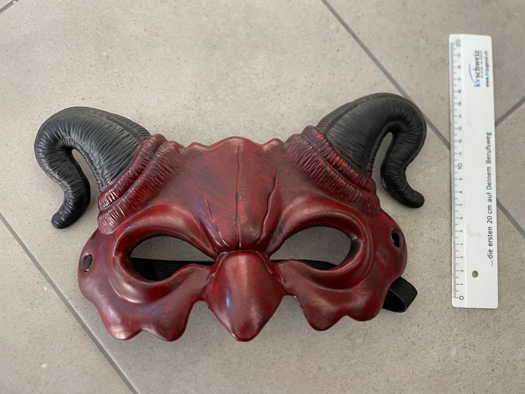 Masken: Gothic Gothik Halloween Cosplay Teufel Dämon Devil rot Maske – Neu und originalverpackt aus Schinznach Bad von  2