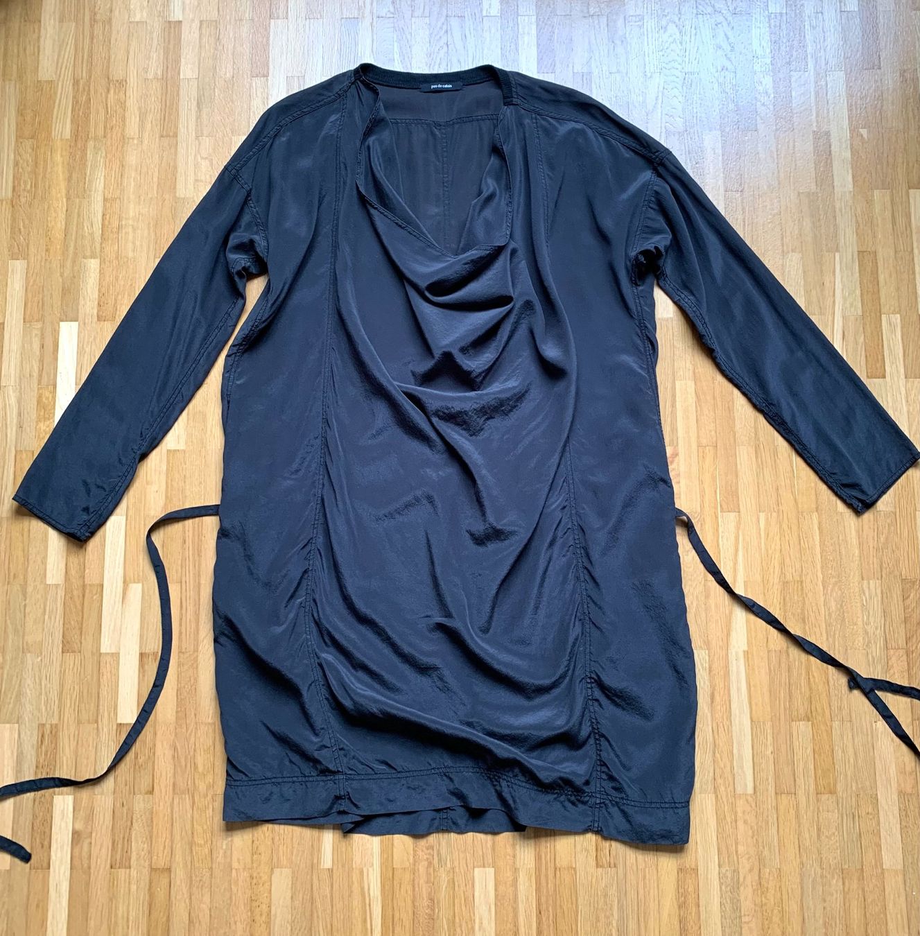 Tuniques: LAST CHANCE | Pas de Calais black silk tunic – D'occasion à Basel par gladghost