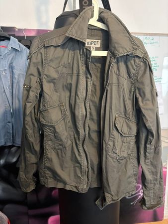 Coole Übergangsjacke IDPDT, Grösse S, Top Zustand!