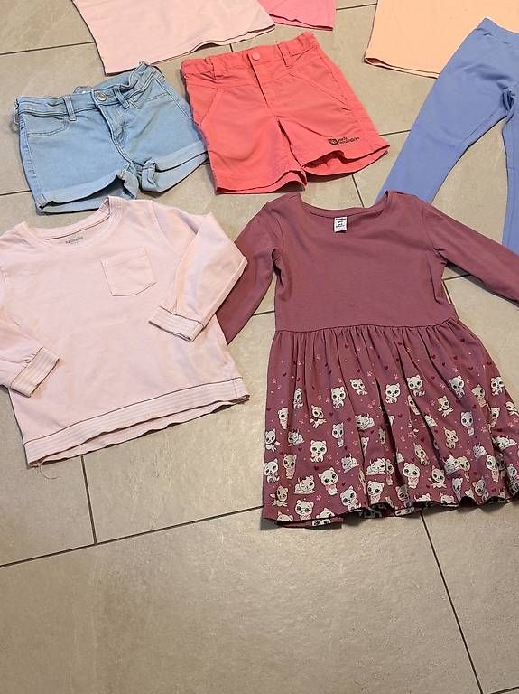Lotti & Set di vestiti: Kleiderpaket Mädchen, 104, gemischt, 10-teilig – Usato da Wilen b. Wil venduto da carpediem25 4
