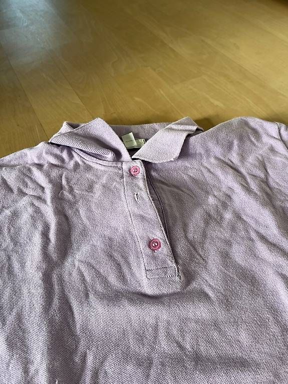 T-shirt: Retro violettes T-shirt – Usato da Luzern venduto da nad_2my8 1