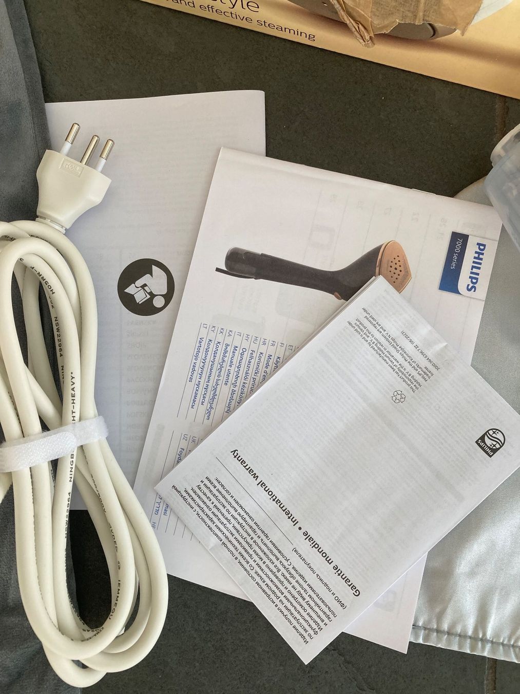 Philips Ferri da stiro: Philips Handhelm Steamer 7000 Dampfglätter ungebraucht OPV – Nuovo (secondo la descrizione) da Zürich venduto da dolcicaramelle2 6