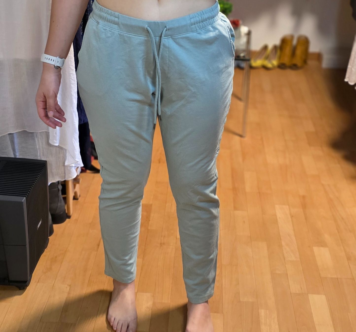 Pantaloni: Mintgrüne Jogginghose Größe XL – Usato da Wald ZH venduto da CapLux
