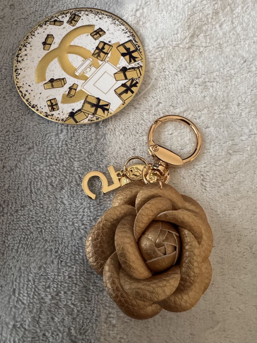 Chanel Portachiavi: Chanel porte clefs camélia et breloque N5 – Nuovo (secondo la descrizione) da Genève venduto da HappyLifestyle 4
