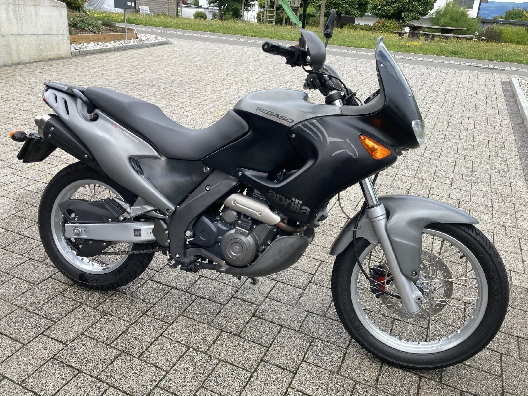 Aprilia Strada: Aprilia Pegaso 650 ie – Usato da Estavayer-le-Lac venduto da PTK5613 1