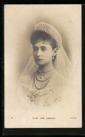 Zarin von Russland in Krone und Perlenke