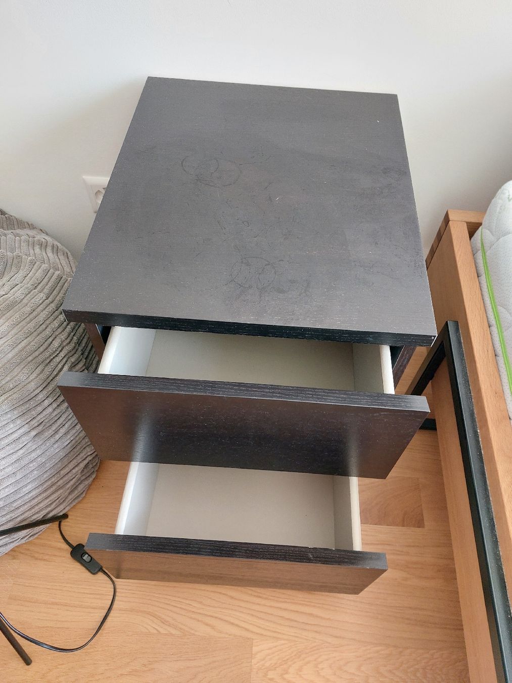 Nachttische: Ikea MALM Nachttisch schwarz – Gebraucht aus Winterthur von fli_8shl 1