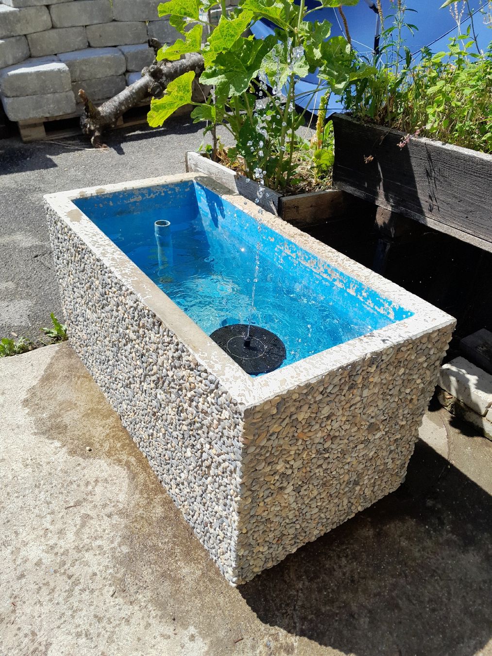 Teiche & Zierbrunnen: Brunnentrog aus Waschbeton – Gebraucht aus Mümliswil von rem_y66k 1