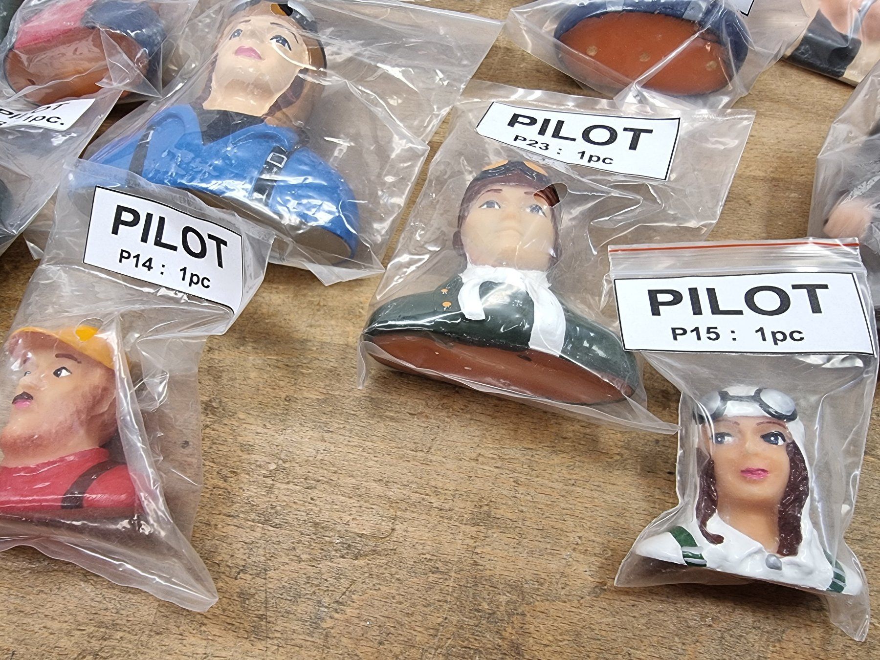 Modellismo RC: Modellbau Piloten 30 Stück – Nuovo e nell'imballaggio originale da Ballwil venduto da Roboter 6