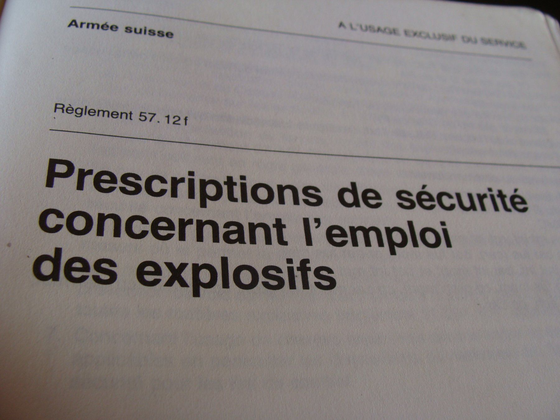 Schweizer Armee Armi bianche: Prescriptions de sécurité concernat l'emploi des explosifs – Usato da Cuarny venduto da hen_g7hn