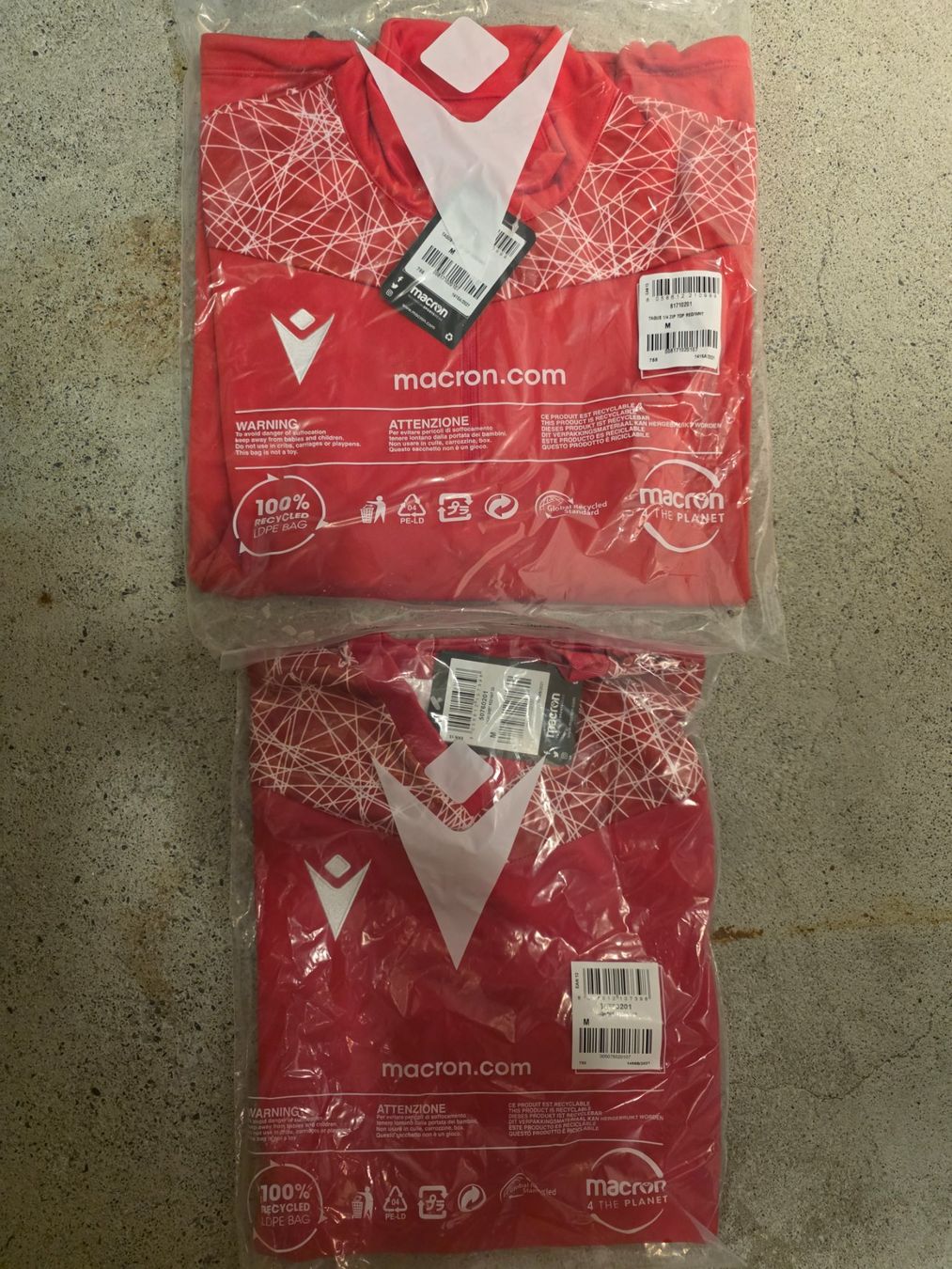 Lotti di vestiti: Macron Training 9* Pulli Zip und 9*T-Shirt – Nuovo e nell'imballaggio originale da Matten b. Interl venduto da hko_kz56